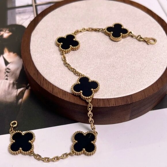 Authentic Van Cleef & Arpels Fashion 18k Bracelet - Picture 4 of 6